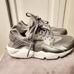 Women's Air Huarache Run SE 'Metallic Silver'